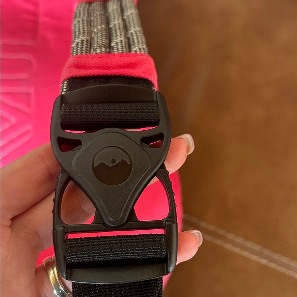 Kavu Bright Pink Crossbody Sling Bag - Picture 7 of 7